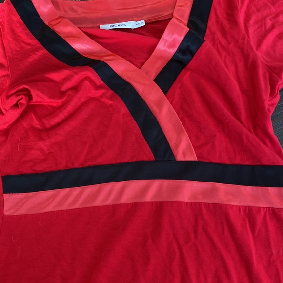 Ricki’s T-shirt style blouse with red and black satin inserts. Size XS. - Picture 4 of 9